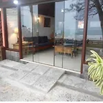 Casa pé na areia em Geriba
